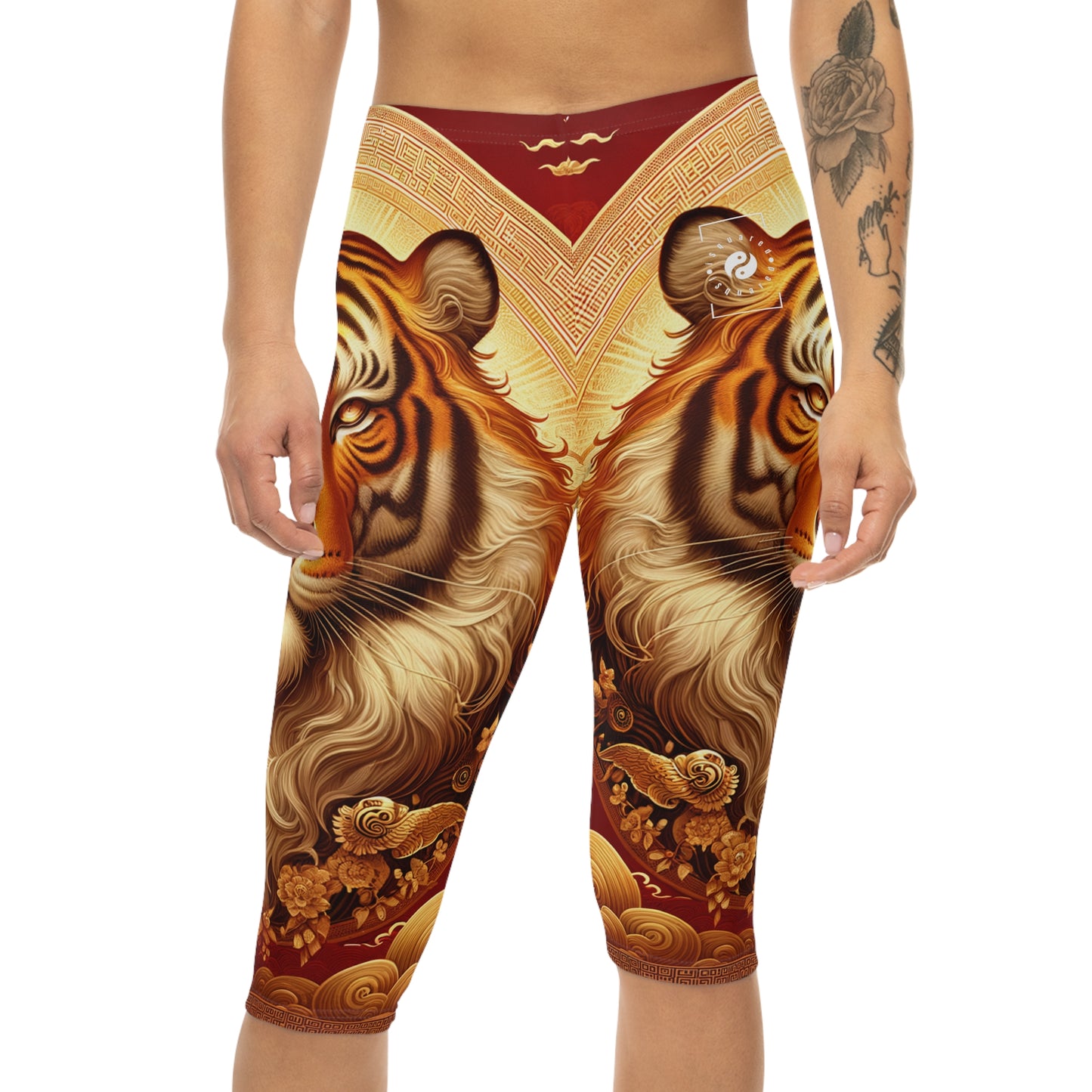 "Majesté dorée : Ascension du Tigre Lunaire" - Capri Shorts 